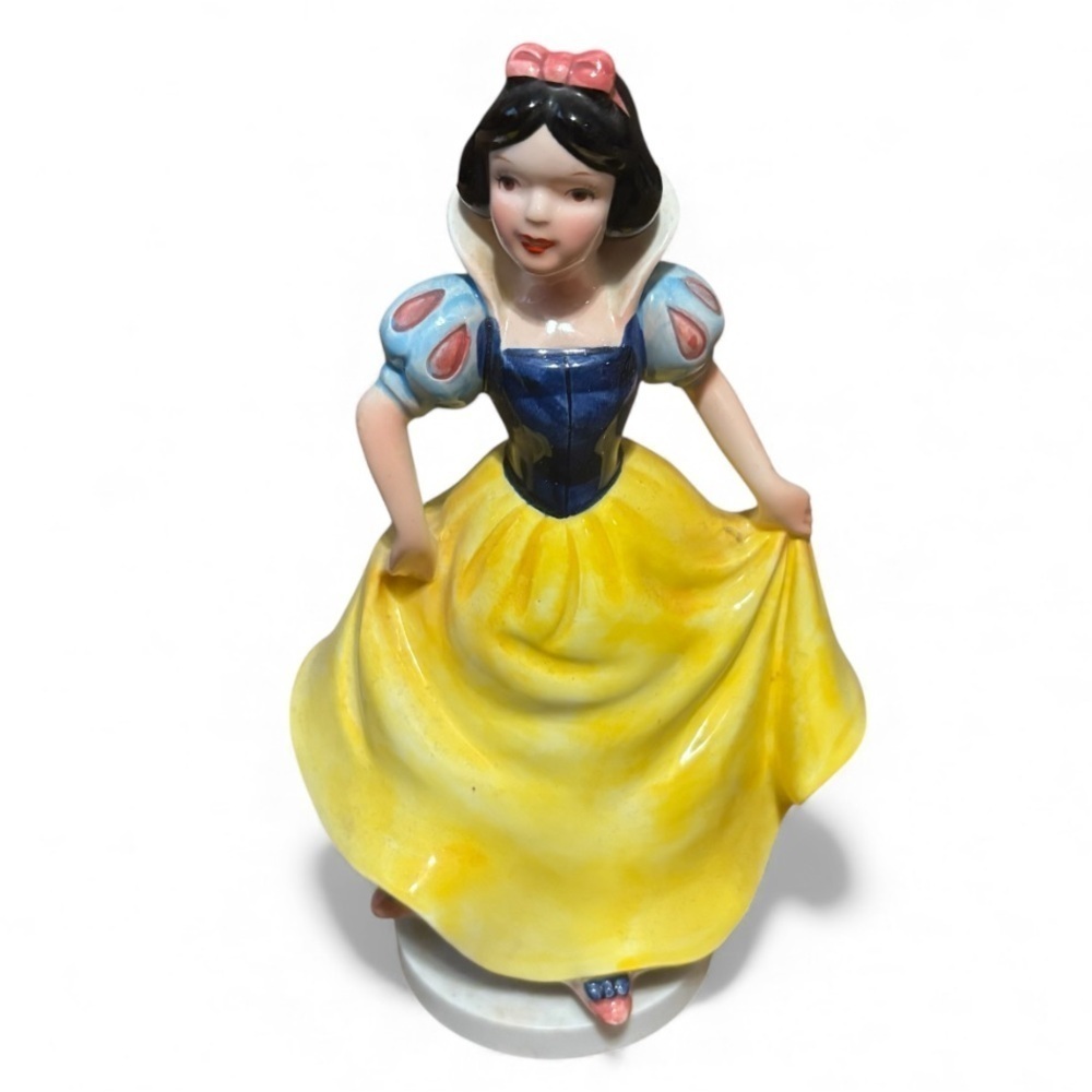 Vintage Walt Disney Snow White Ceramic Music Box Schmid Hand Painted